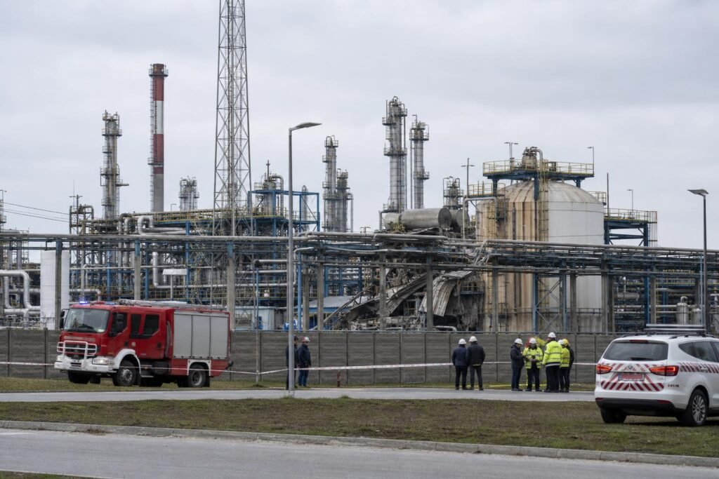 A tiszaújvárosi petrolkémiai üzem sematikus, hírszerű látképe egy vizsgálatot követően