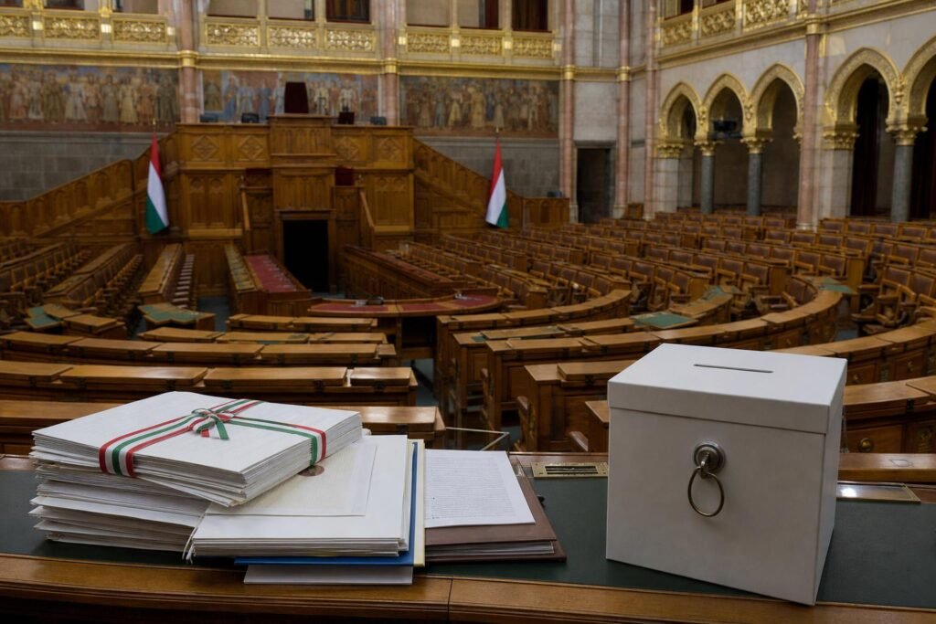 Parlamenti szavazáshoz kapcsolódó semleges illusztráció jogi dokumentumokkal