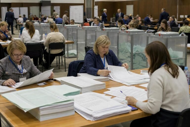 Az Egységes Oroszország fölényét mutatják az első választási adatok
