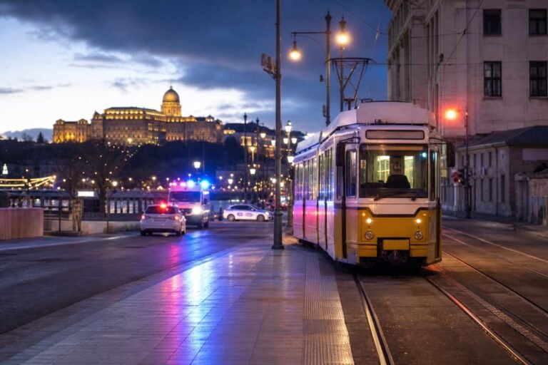 Bukarestben halt meg a budapesti villamosgázolásban megsérült hatéves fiú