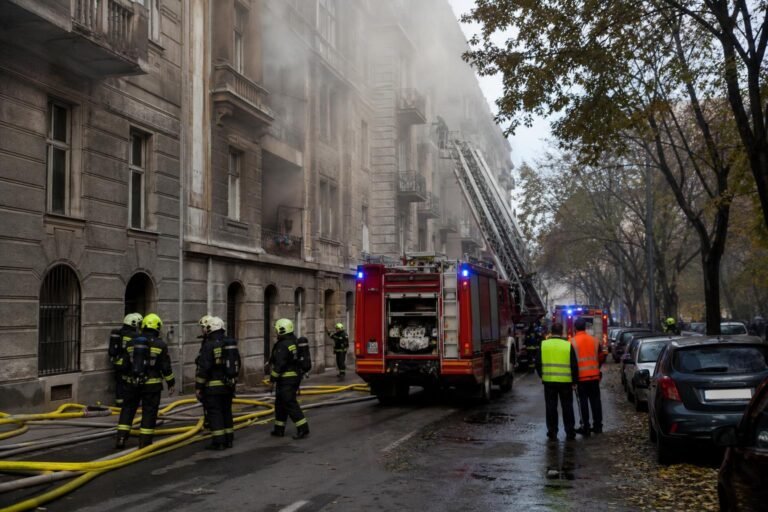 Füsttel telt meg egy budapesti társasház, 43 embernek kellett távoznia