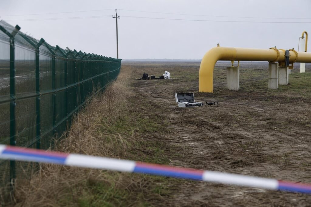 Rendőrségi helyszínelés egy gázvezeték közelében a Vajdaságban